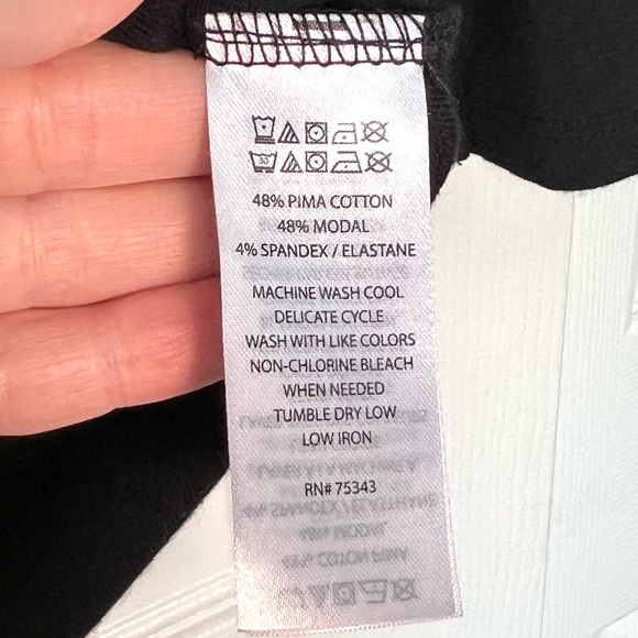 Cynthia Rowley V Neck 3/4 Sleeve Black Top - Picture 4 of 5